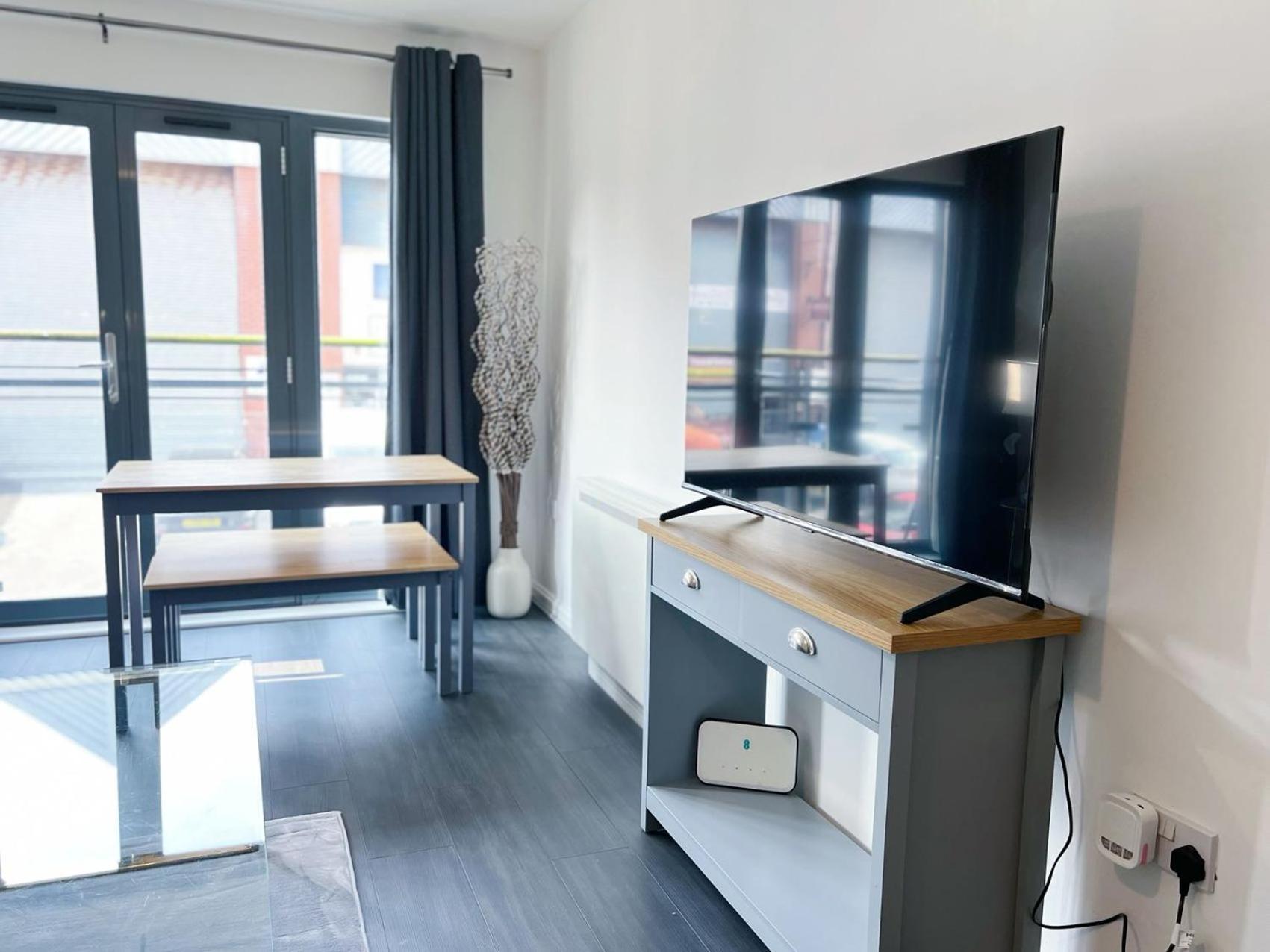 Comfort Seaside Two-Bedroom Apt Swansea Exteriör bild